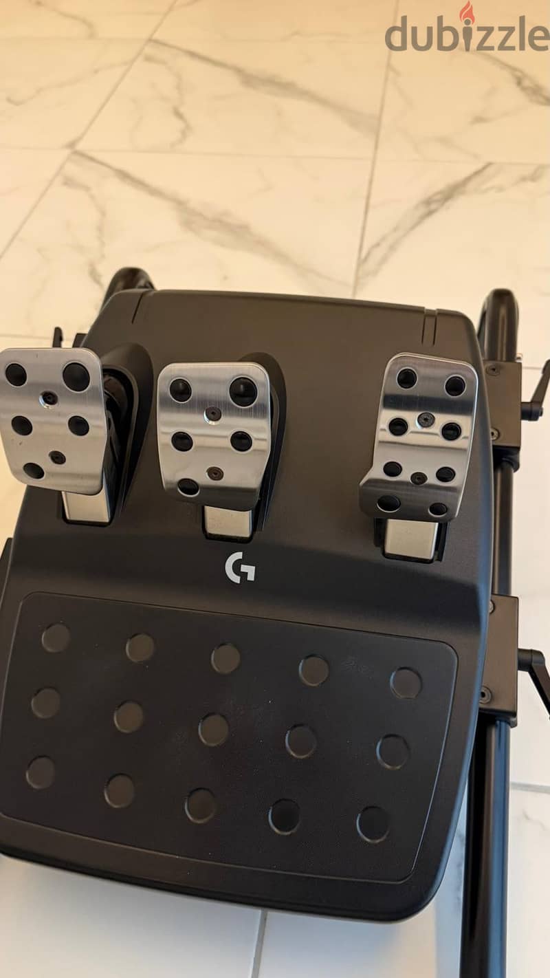 Gaming Simulator and Steering Wheel 4