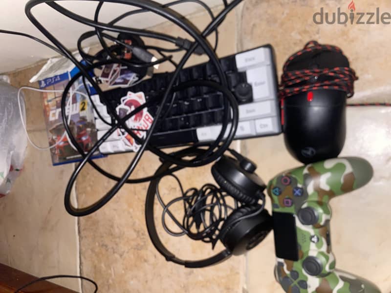 PS4 sale سوني ٤ للبيع 70-80 دينار 2
