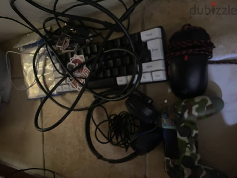PS4 sale سوني ٤ للبيع 70-80 دينار 3