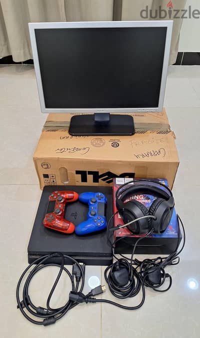 ps4 slim + dell monitor + 2 original controller and gaming headphone