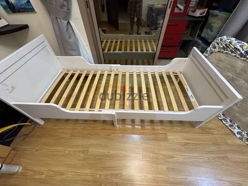 Kids bed frame w/ matress 2