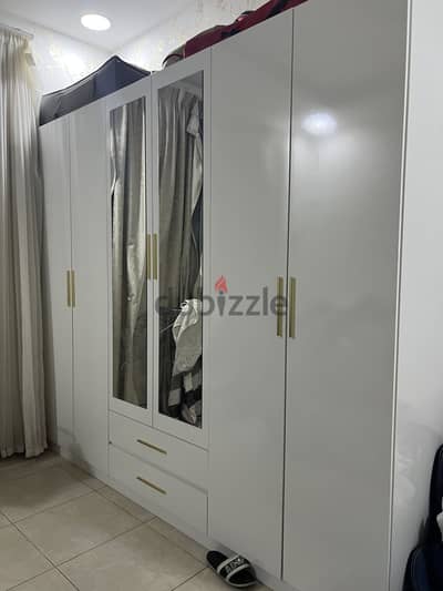 6 door wardrobe.