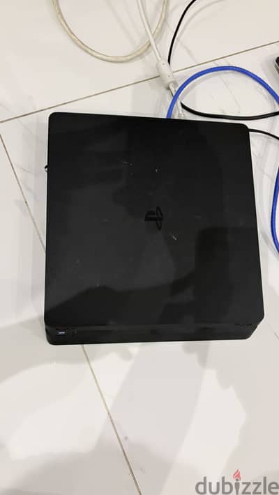 Jailbroken PS4 slim 1 TB 2 original controllers