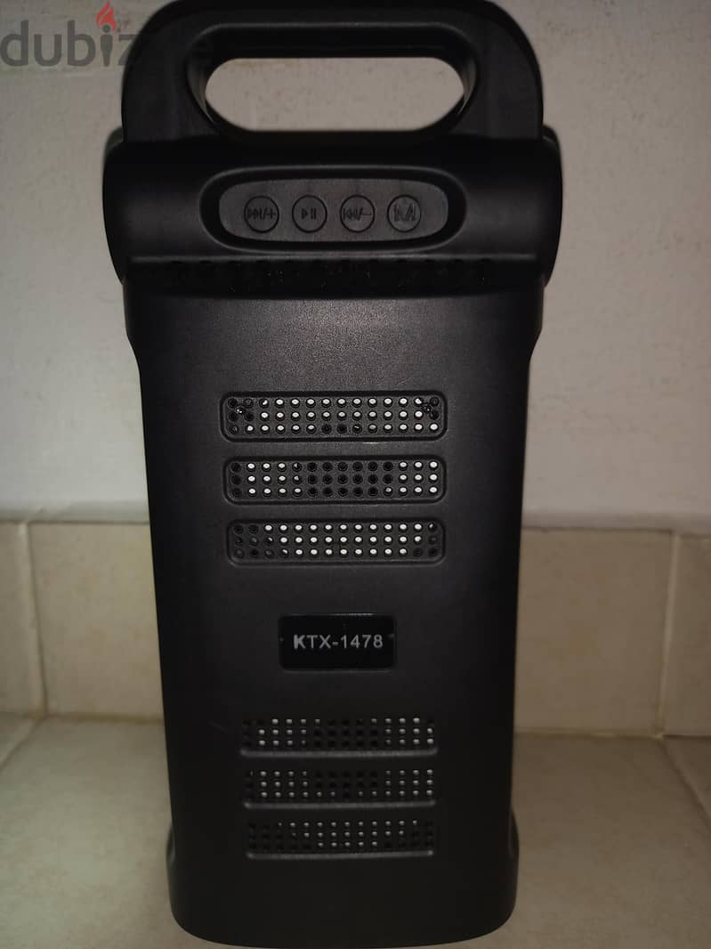 bluetooh speaker w/ builtin torch سماعة بلوتوث جديدة بمصباح مدمج 1