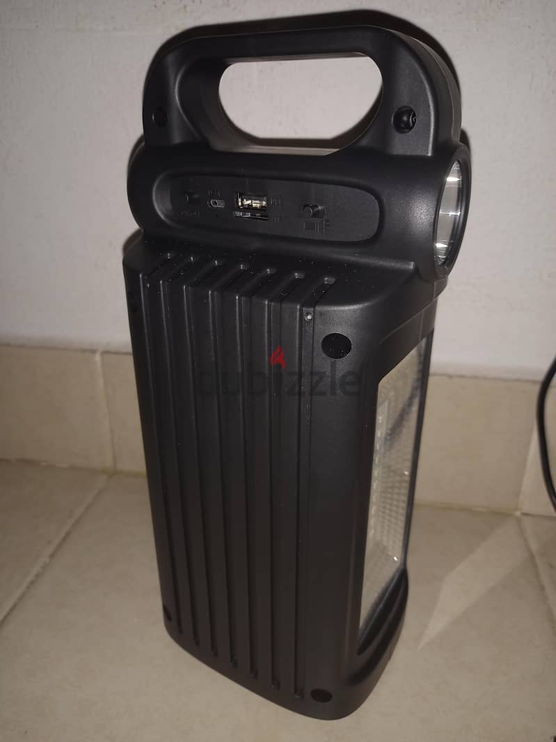 bluetooh speaker w/ builtin torch سماعة بلوتوث جديدة بمصباح مدمج 2