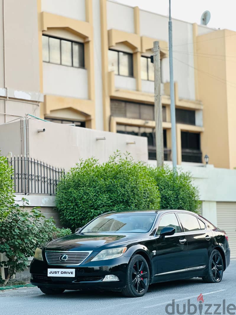 Lexus LS 460 2009 model zero accident low Mileage 1