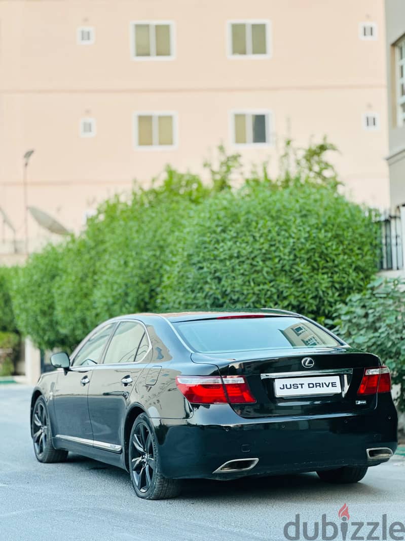 Lexus LS 460 2009 model zero accident low Mileage 3