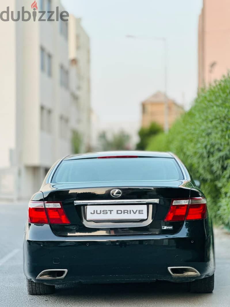 Lexus LS 460 2009 model zero accident low Mileage 4
