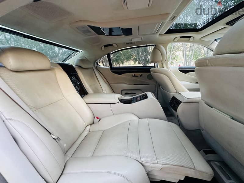 Lexus LS 460 2009 model zero accident low Mileage 7