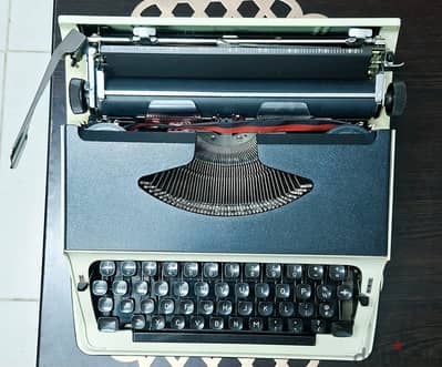 FOR SALE – VINTAGE PORTABLE TYPEWRITER