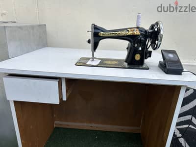 Singer sewing machine  automatic with wooden table