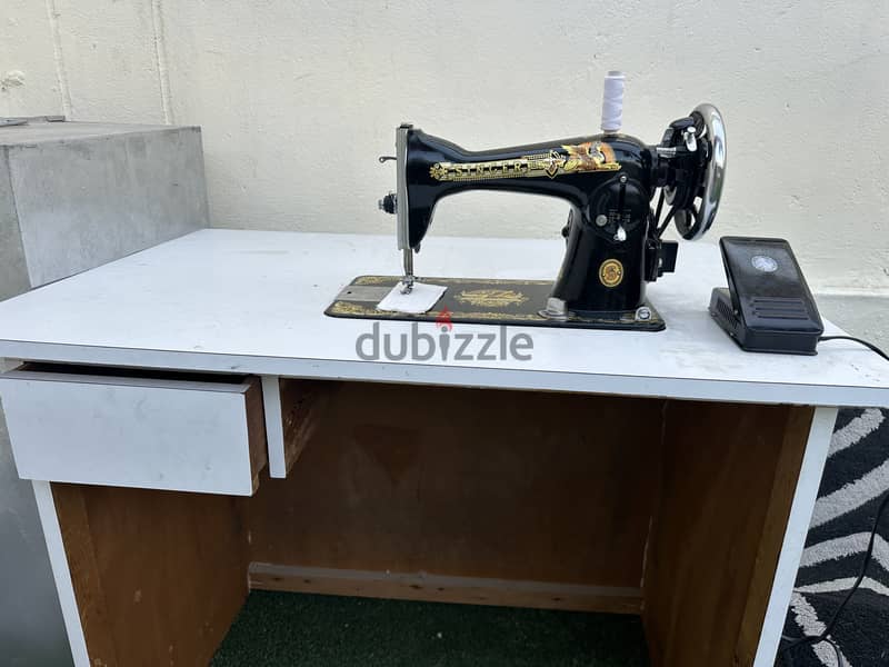 Singer sewing machine  automatic with wooden table 6