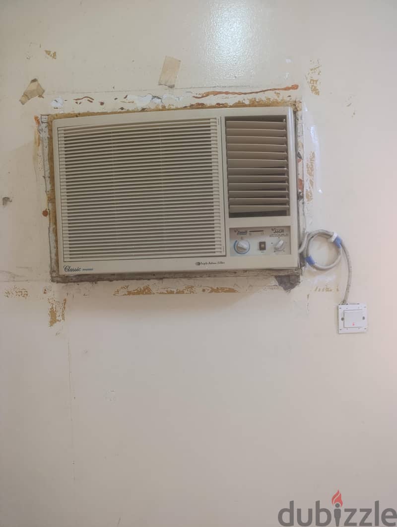 for sale window AC zamll 1