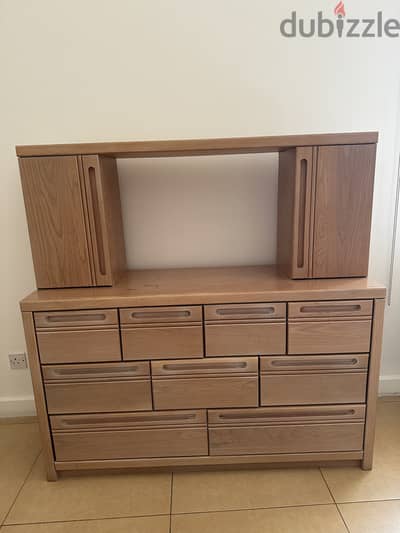 Chest with a top unit