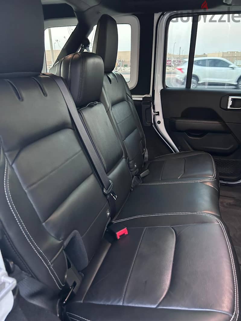 Jeep Wrangler Sahara 2023 11
