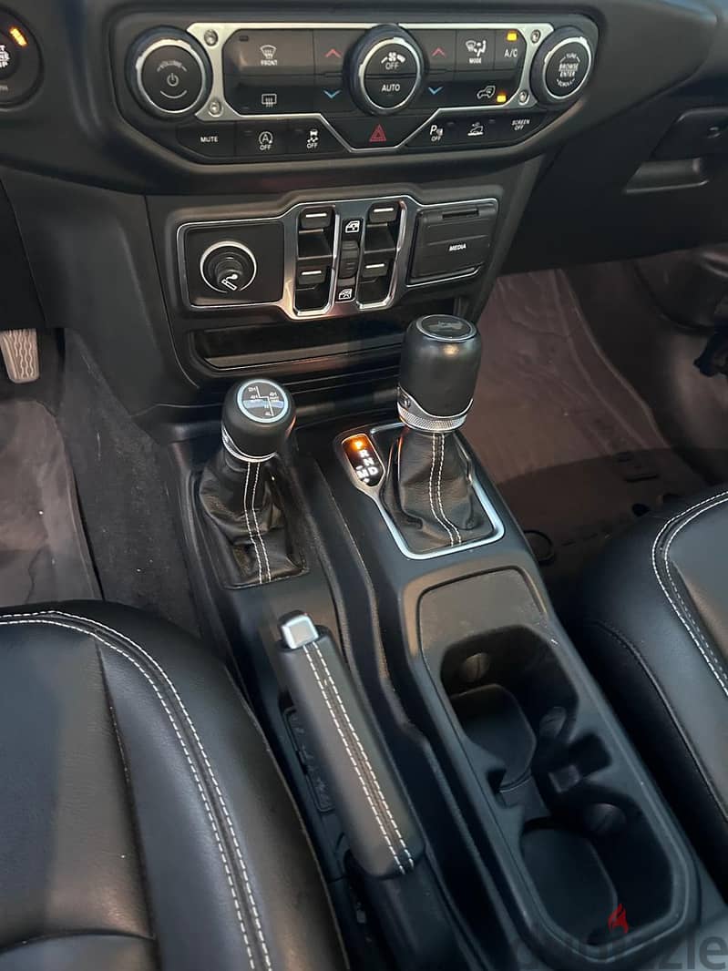 Jeep Wrangler Sahara 2023 15