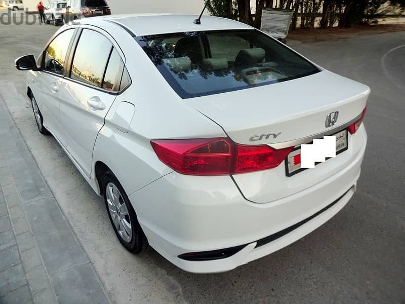 Honda City 2018 White 1.5 L Well Mainatained Urgent Sale 4