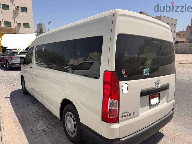 Toyota hiace 2025 -agency condtion. only2000 km 13seater 3