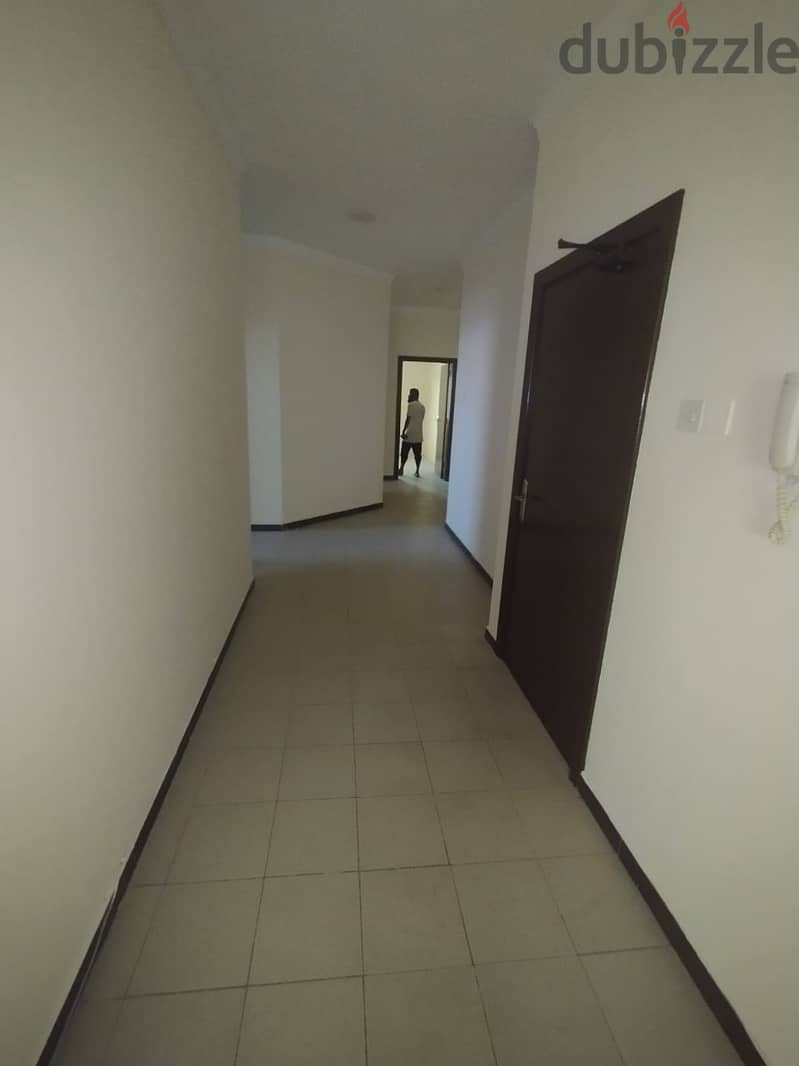 للإيجار  شقة  في جدعلي 8
