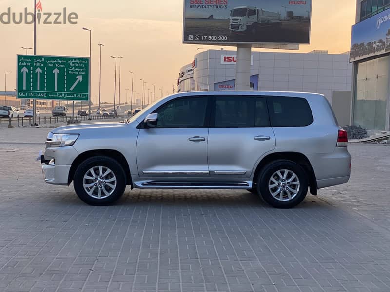 Toyota Land Cruiser GXR 2016 SILVER 2