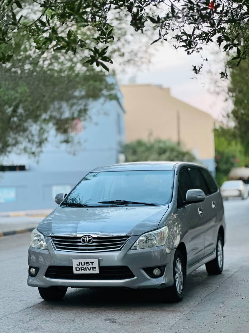 Toyota Innova single owner family used 7 seat SUV 13