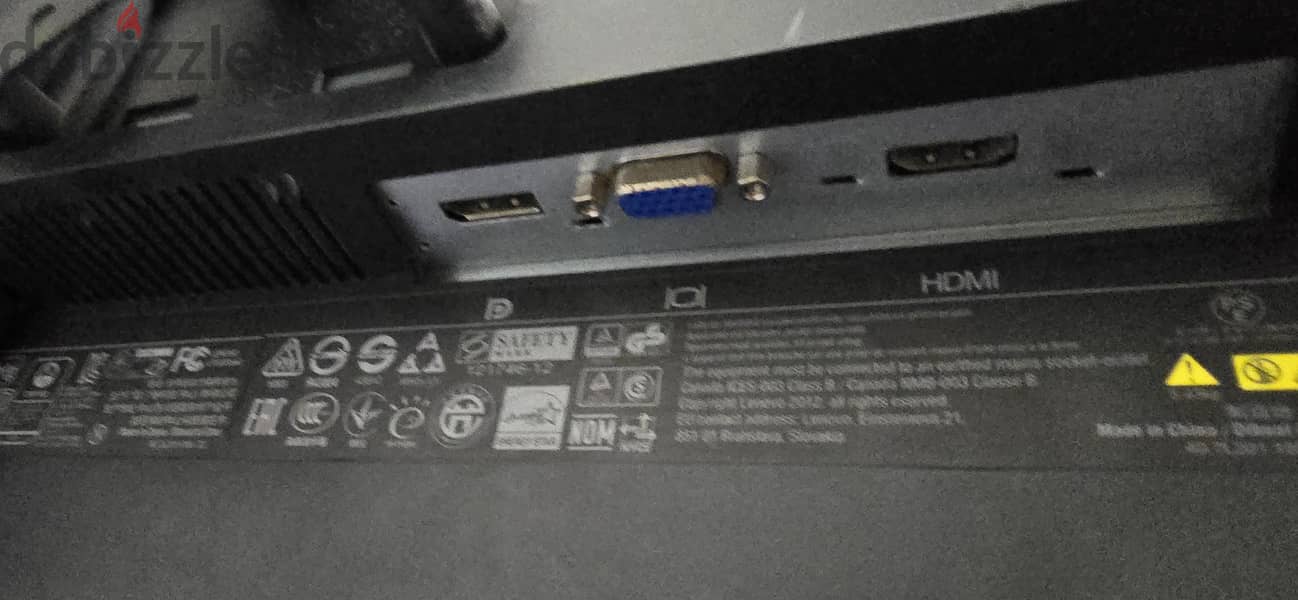 lenovo montior for sale only 20bhd with display port cable (this cable 1