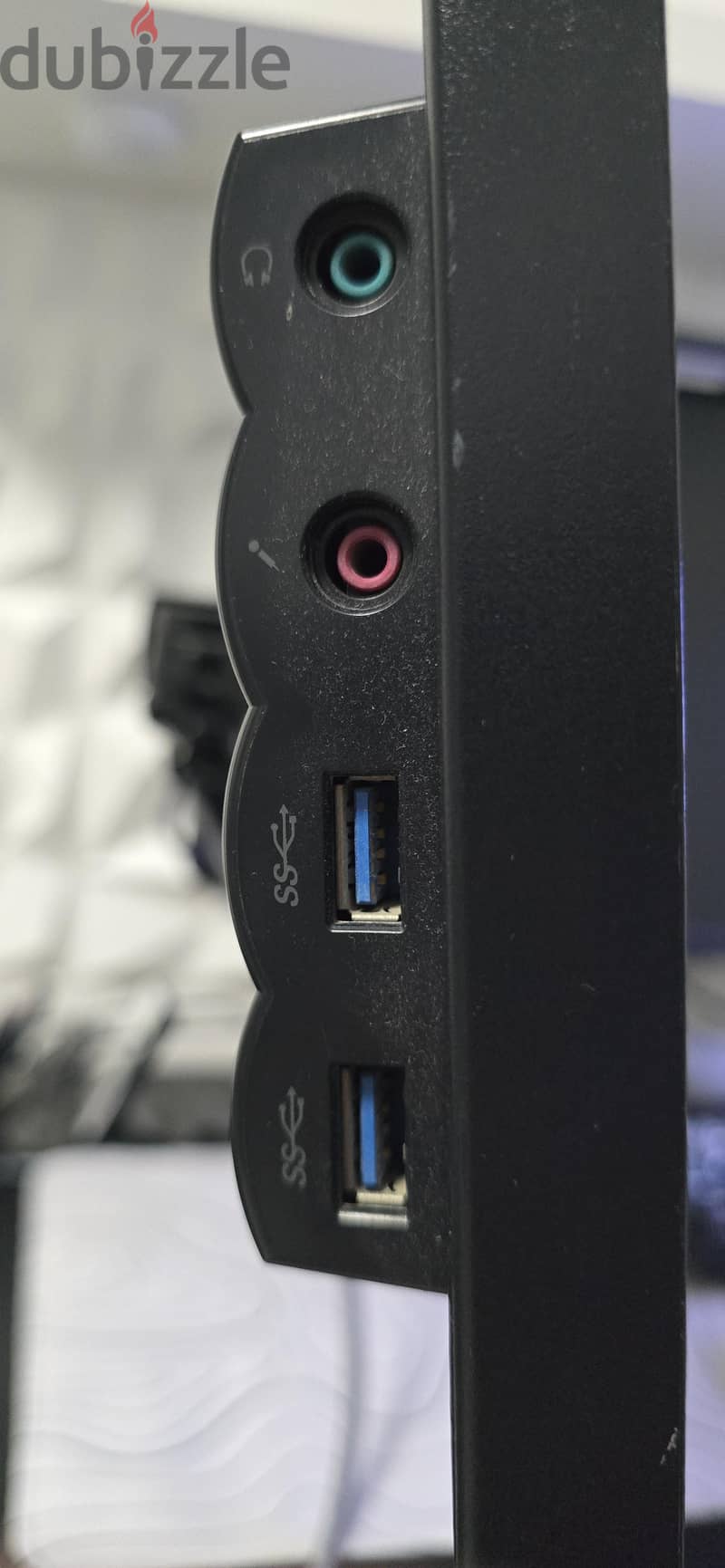lenovo montior for sale only 20bhd with display port cable (this cable 2