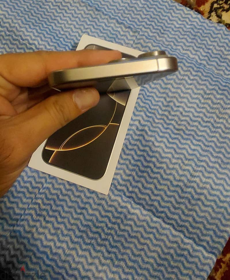 Apple - iPhone 16 Pro Max 3