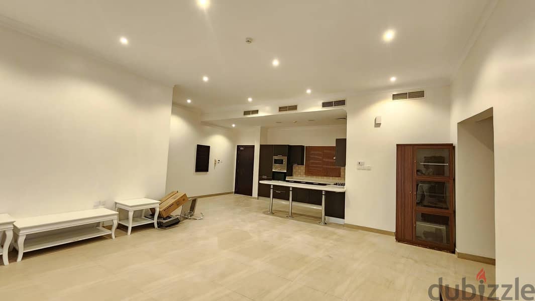 For rent 3 Bedrooms Aparment in Juffair 2
