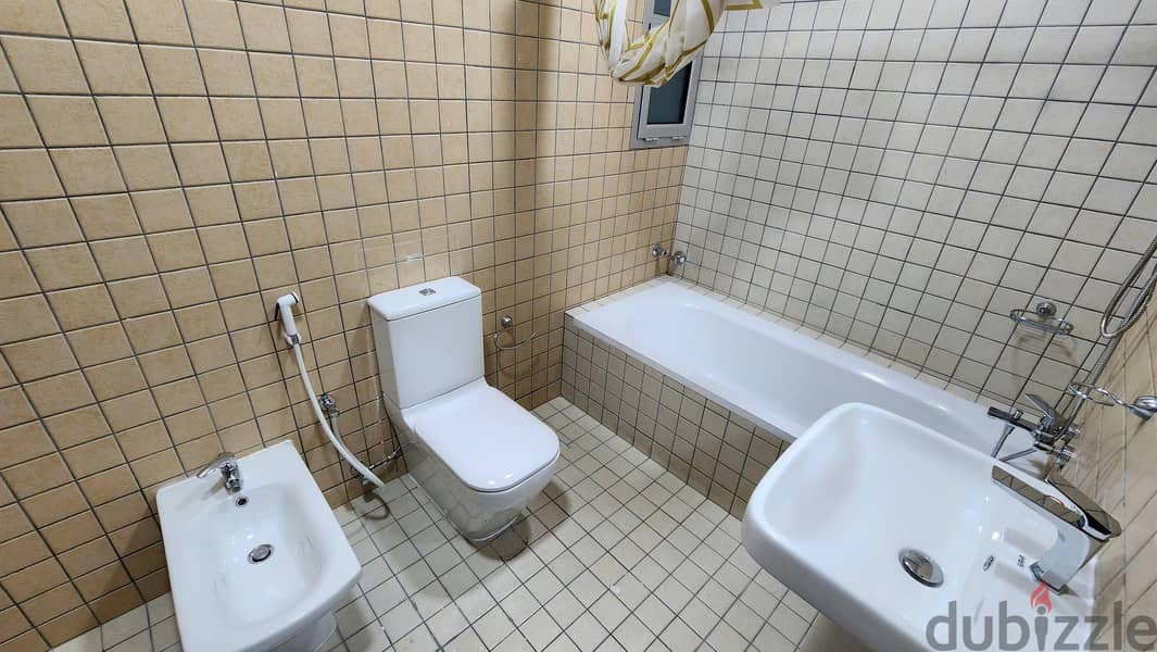 For rent 3 Bedrooms Aparment in Juffair 7