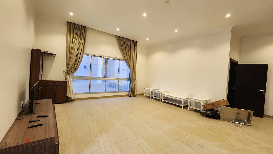 For rent 3 Bedrooms Aparment in Juffair 10
