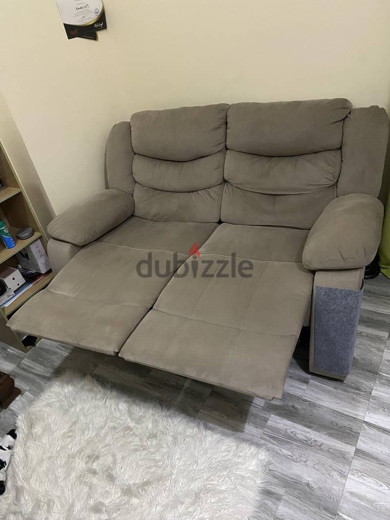 mint condition couch 1