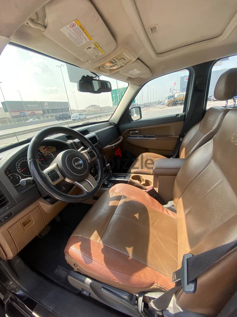 Jeep Cherokee LTD 2011 Black 3