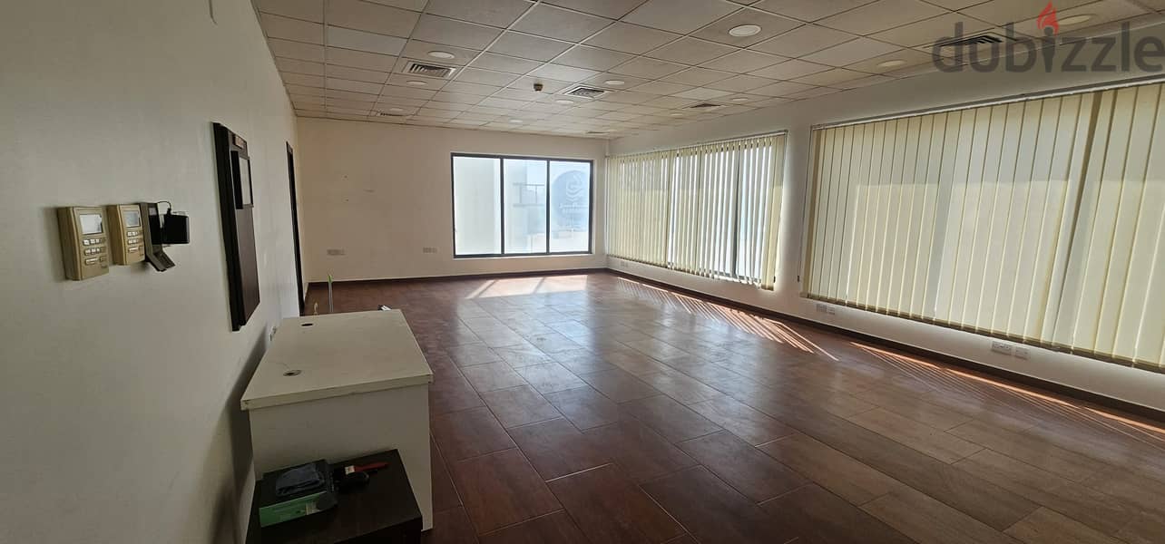 COMMERCIAL OFFICE FOR RENT 4