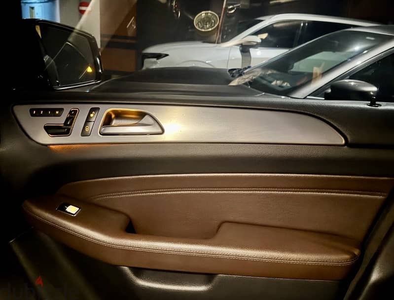 Mercedes-Benz 4 matic ML 400 2016 with two original keys 6