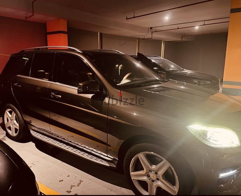 Mercedes-Benz 4 matic ML 400 2016 with two original keys 9