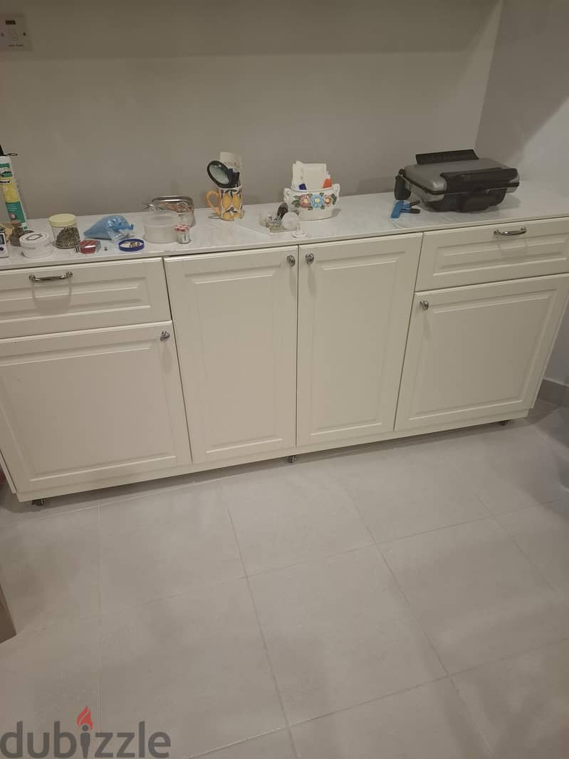buffet table eith wheels 1