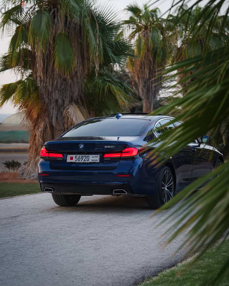 BMW 5-Series 2022 520i 8