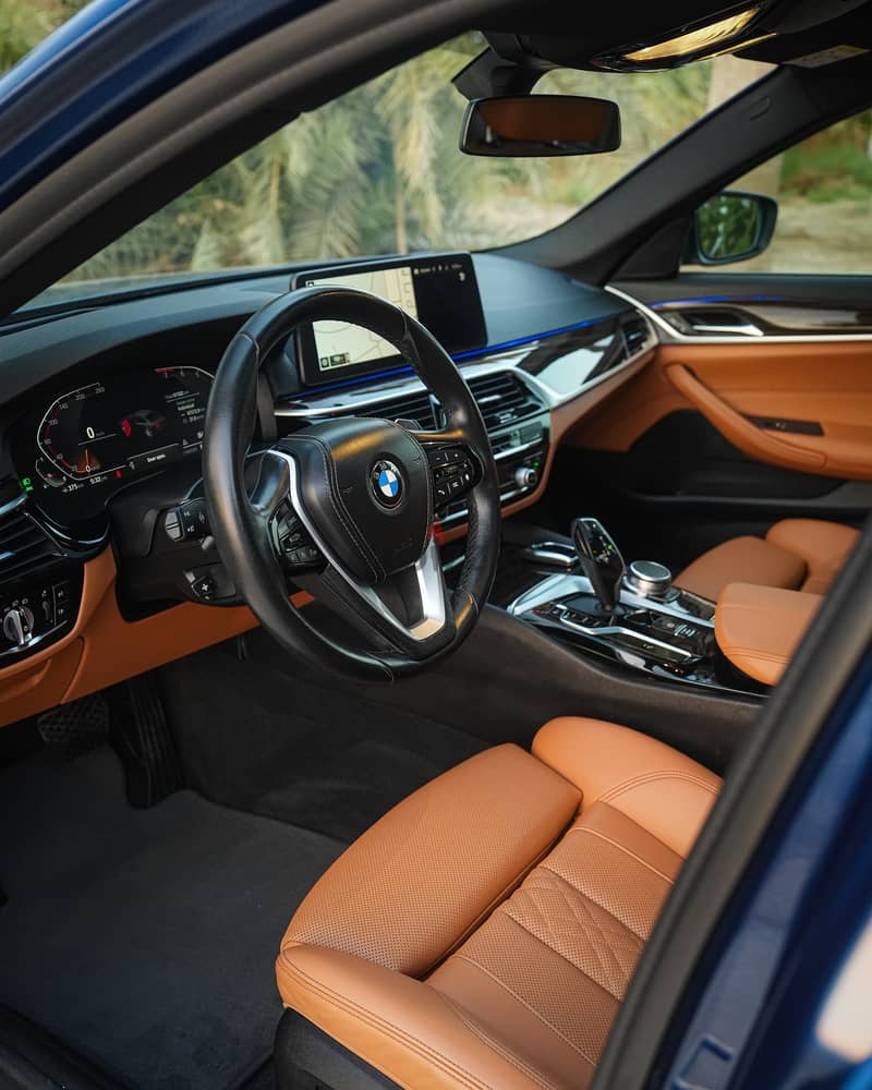 BMW 5-Series 2022 520i 12