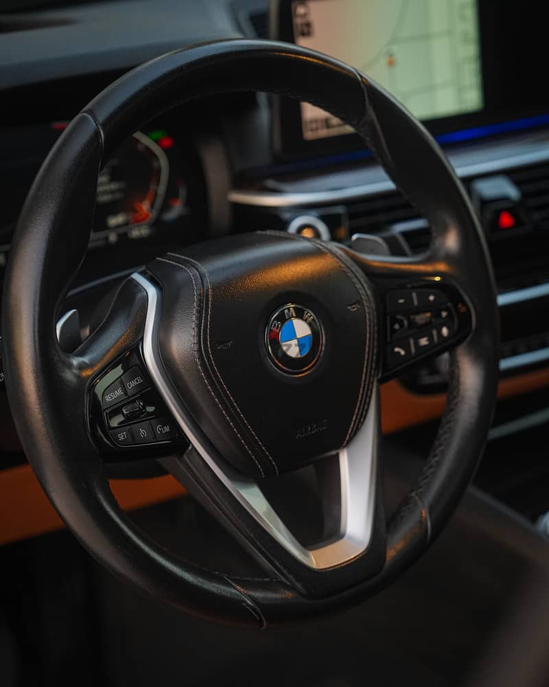 BMW 5-Series 2022 520i 13