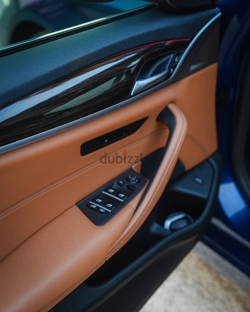 BMW 5-Series 2022 520i 14