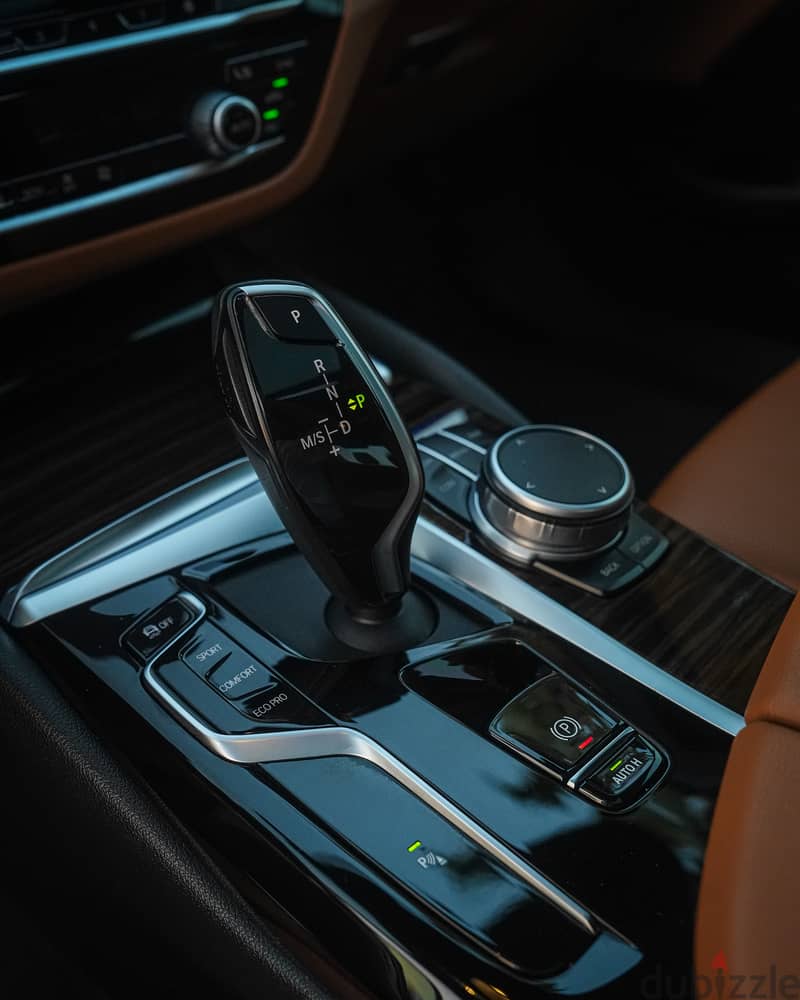 BMW 5-Series 2022 520i 18