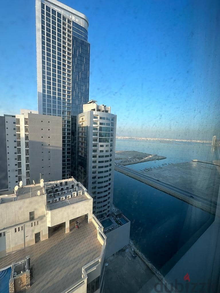 Bright Flat with City and Sea View 6