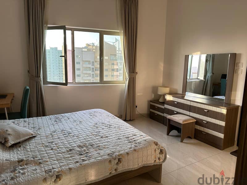 Bright Flat with City and Sea View 7