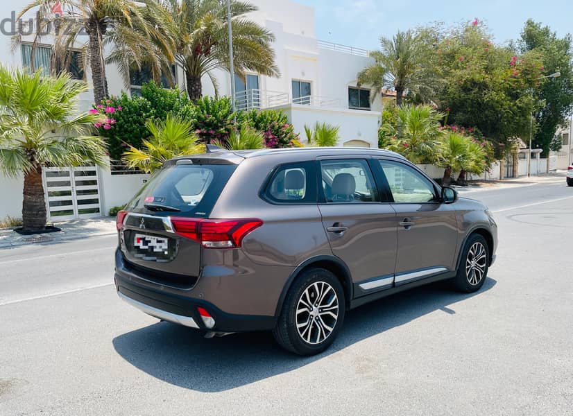 Mitsubishi Outlander 2017 model 7 seater for sale. . . 7
