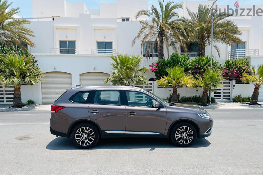 Mitsubishi Outlander 2017 model 7 seater for sale. . . 9