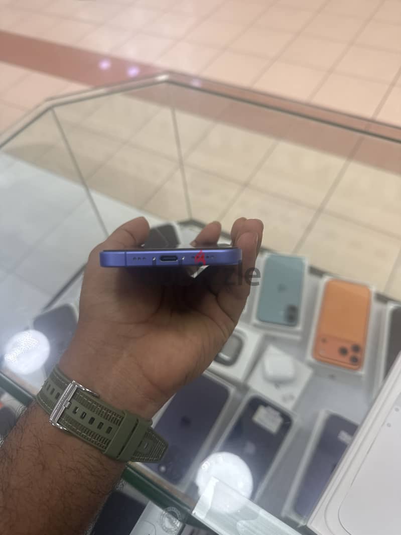 Apple - iPhone 16 4