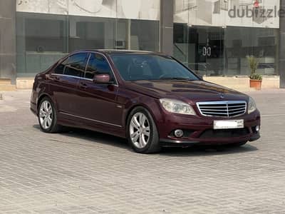Mercedes-Benz C200 2009 Maroon