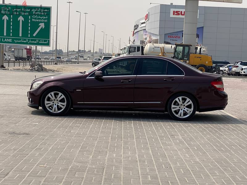 Mercedes-Benz C200 2009 Maroon 2