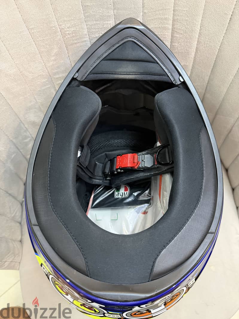 AGV K-3 SV Valentino Rossi – Vía Vía Edition  1